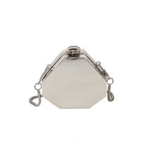 Women's Mini Arylic Solid Color Vintage Style Heart-shaped Square Lock Clasp Crossbody Bag sku image 3