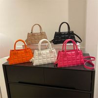 Women's Medium Pu Leather Solid Color Elegant Classic Style Square Zipper Shoulder Bag Handbag Crossbody Bag main image 1