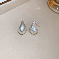 Mode Metall Design Ohrringe Unregelmäßig Kreis Weiblich Übertrieben Retro Ohrringe sku image 129