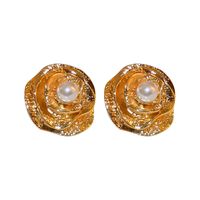 Elegant Flower Alloy Inlay Artificial Pearls Women's Ear Studs main image 2