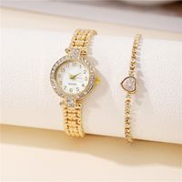 Ins Style Elegant Solid Color Horseshoe Buckle Quartz Women's Watches main image 5