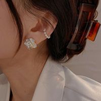 Retro Simple Style Flower Alloy Enamel Inlay Pearl Women's Ear Studs sku image 1