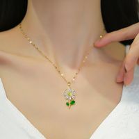 Stainless Steel 18K Gold Plated Simple Style Plating Inlay Flower Rhinestones Pendant Necklace main image 3
