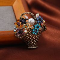 Retro Flor Aleación Embutido Cristal Artificial Perlas Artificiales Mujeres Broches sku image 1