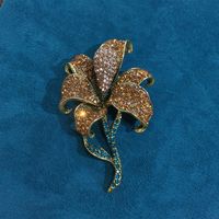Simple Style Flower Alloy Inlay Rhinestones Women's Brooches main image 1