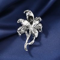 Simple Style Flower Alloy Inlay Rhinestones Women's Brooches main image 3
