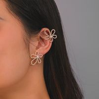 Elegant Starfish Flower Bow Knot Alloy Plating Inlay Artificial Pearls Rhinestones Gold Plated Women's Earrings main image 5