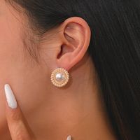 Elegant Starfish Flower Bow Knot Alloy Plating Inlay Artificial Pearls Rhinestones Gold Plated Women's Earrings main image 3