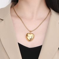 Titanium Steel 18K Gold Plated Vacation Chain Heart Shape Pendant Necklace main image 4