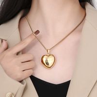 Titanium Steel 18K Gold Plated Vacation Chain Heart Shape Pendant Necklace main image 3
