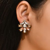 Elegant Retro Luxurious Geometric Alloy Inlay Artificial Gemstones Women's Ear Studs main image 4