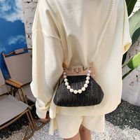 Women's Small Straw Solid Color Streetwear Pearls Lock Clasp Straw Bag main image 3