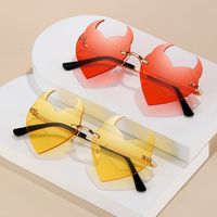 Funny Solid Color Pc Special-shaped Mirror Frameless Women's Sunglasses main image 1