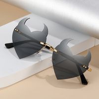 Funny Solid Color Pc Special-shaped Mirror Frameless Women's Sunglasses main image 5