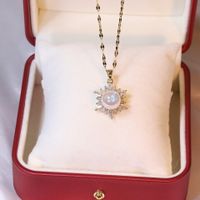 Strassenmode Blume Titan Stahl Inlay Künstliche Perlen Zirkon Anhänger Halskette Mit Anhänger main image 3