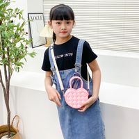Kid's All Seasons Silica Gel Heart Shape Cute Zipper Handbag main image 5