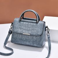 Women's Small All Seasons Pu Leather Classic Style Handbag main image 4