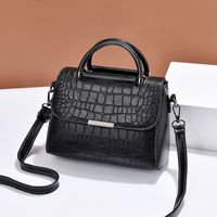 Women's Small All Seasons Pu Leather Classic Style Handbag main image 3