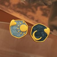 1 Paar Einfacher Stil Strassenmode Sonne Mond Herzform Asymmetrisch Emaille Überzug Kupfer Vergoldet Ohrstecker main image 1
