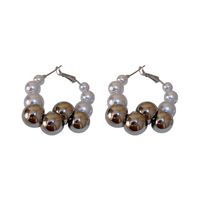 Modern Style Simple Style Round Alloy Beaded Pearl Women's Earrings main image 4