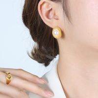 1 Pair Elegant Baroque Style C Shape Plating Inlay Titanium Steel Artificial Pearls 18k Gold Plated Ear Studs main image 5