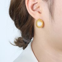 1 Pair Elegant Baroque Style C Shape Plating Inlay Titanium Steel Artificial Pearls 18k Gold Plated Ear Studs main image 3