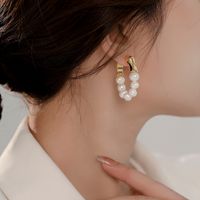 1 Pair Elegant Simple Style Geometric Beaded Plating Freshwater Pearl Copper Hoop Earrings main image 6