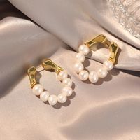 1 Paar Elegant Einfacher Stil Geometrisch Perlen Überzug Süßwasserperle Kupfer Reif Ohrringe main image 5