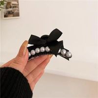 Vintage Style Simple Style Bow Knot Arylic Cloth Ribbon Patchwork Inlay Pearl Hair Claws sku image 1