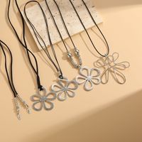 Vintage Style Flower Ccb Alloy Wax Rope Irregular Women's Necklace main image 8