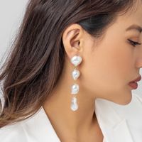 Simple Style Classic Style Commute Irregular Imitation Pearl Baroque Pearls Three-dimensional Artificial Pearls Women's Drop Earrings main image 3