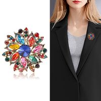 Ethnic Style Shiny Flower Alloy Inlay Crystal Glass Women's Brooches main image 3