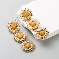 Elegant Retro Flower Alloy Plating Gold Plated Silver Plated Women's Drop Earrings main image 5