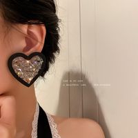 Retro Heart Shape Arylic Irregular Inlay Artificial Crystal Women's Ear Studs main image 5