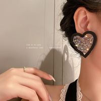 Retro Heart Shape Arylic Irregular Inlay Artificial Crystal Women's Ear Studs main image 3