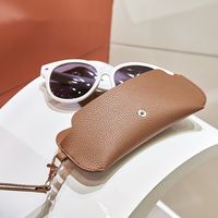 Fashion Pvc Double-sided Leather Glasses Protective Case Portable Leather Mirror Clip Halter Glasses Case Anti-lost Glasses Protective Case main image 3