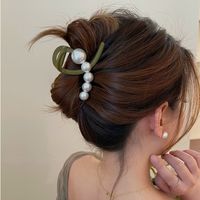 Lady Pearl Arylic Hair Claws main image 6