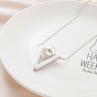 Elegant V-form Rostfreier Stahl Überzug Inlay Künstliche Perlen Mit Platin Überzogen Halskette main image 1