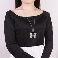 Einfacher Stil Schmetterling Legierung Inlay Strasssteine Frau Halskette Mit Anhänger main image 2