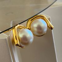 Elegant Retro Round Brass Plating Inlay Artificial Pearls Ear Studs 1 Pair main image 2