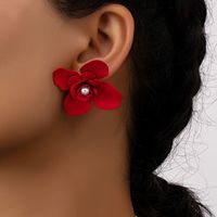 Elegant French Style Flower Alloy Pearl Plating Women's Ear Studs main image 3