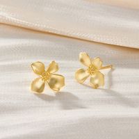 1 Pair Simple Style Petal Plating Sterling Silver Ear Studs main image 1