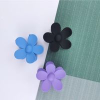 Korean Style Solid Color Flower Plastic Resin Hair Clip sku image 6