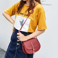 Women's Small Pu Leather Solid Color Elegant Tassel Oval Magnetic Buckle Crossbody Bag main image 5