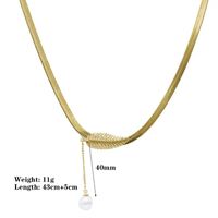 304 Stainless Steel 18K Gold Plated Elegant Streetwear Plating Inlay Leaf Plastic Pendant Necklace main image 2