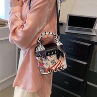 Women's Pu Leather Letter Bear Streetwear Bucket Zipper Shoulder Bag Crossbody Bag Bucket Bag sku image 2