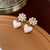 1 Pair Simple Style Heart Shape Inlay Copper Rhinestones Pearl Earrings main image 5