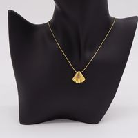 Simple Style Shell Stainless Steel Plating Gold Plated Pendant Necklace main image 4