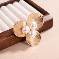 Casual Vintage Style French Style Flower Copper Alloy Inlay Artificial Pearls Women's Brooches 1 Piece main image 1