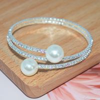 Elegante Geométrico Aleación Enchapado Embutido Perlas Artificiales Diamantes De Imitación Mujeres Brazalete sku image 3